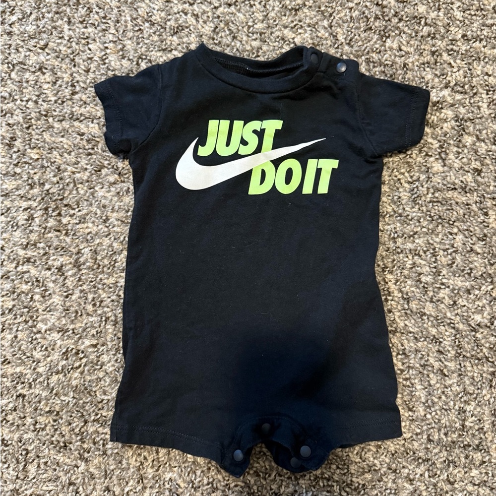 Nike black Baby romper with green and white Logo 0-3 months